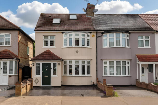 5 bed property, in Seymer Road, £650,000