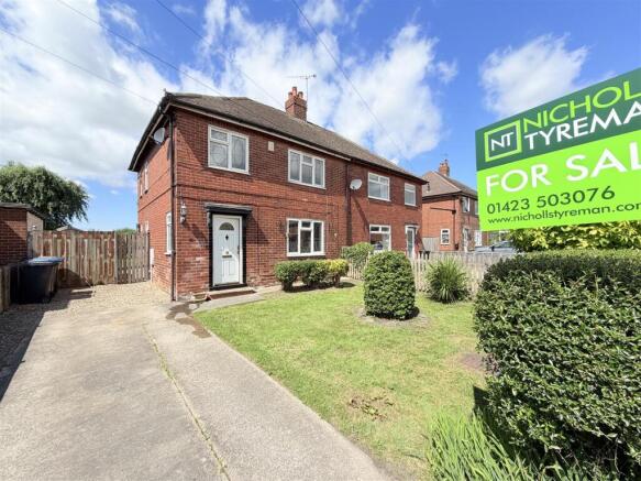 3 bed property, in Harlow Park Drive, £325,000