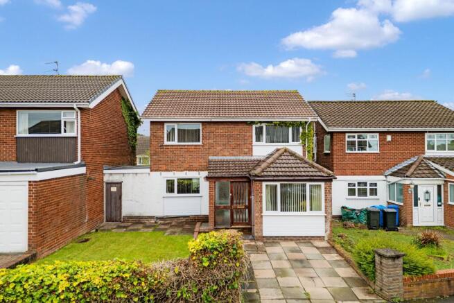 4 bed property, in Cronton Park Avenue, £300,000