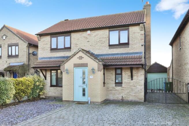 4 bed property, in Bracken Court, £280,000