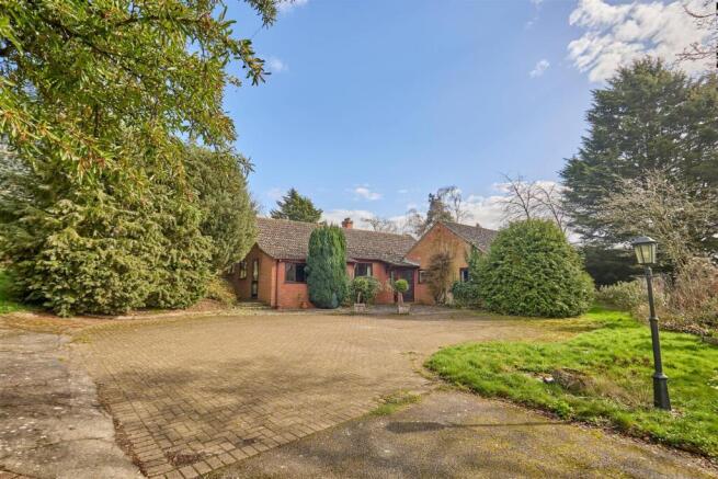 4 bed property, in Low Street, £585,000
