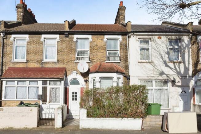 2 bed property, in Lonsdale Avenue, £415,000