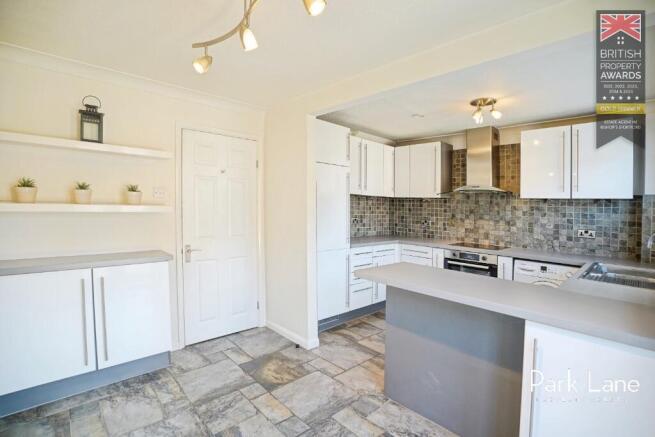 3 bed property, in Wentworth Drive, £395,000