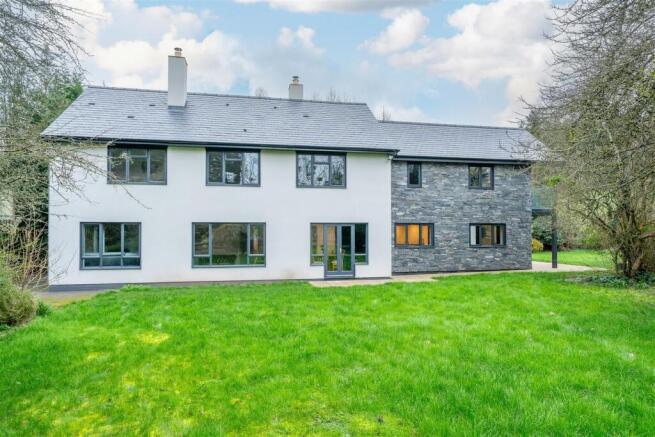 6 bed property, in Abbeyfields, £1,300,000