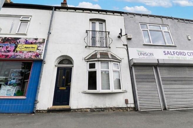 2 bed property, in Chorley Road, £190,000