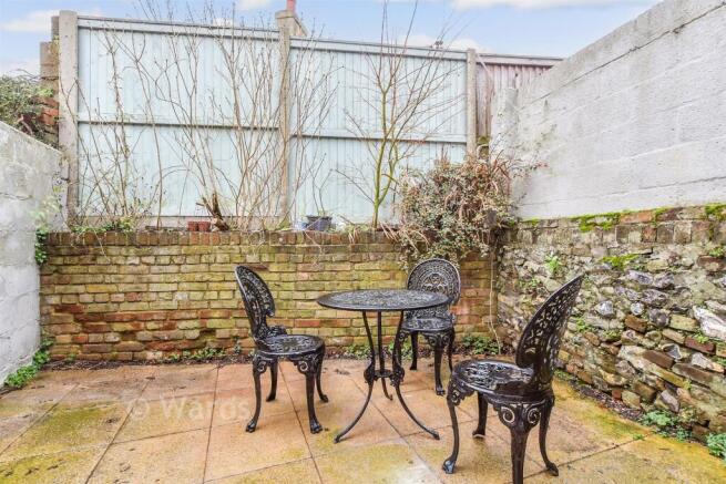 2 bed property, in Back Street, £195,000