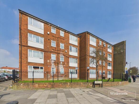 1 bed property, in Essoldo Way, £215,000