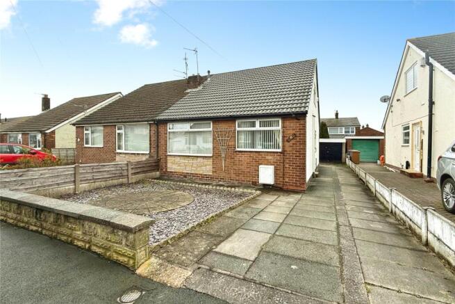 3 bed property, in Worcester Road, £235,000