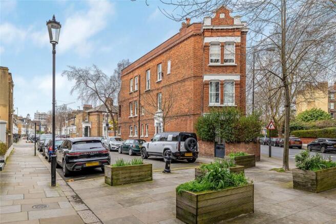 1 bed property, in Cremorne Mansions, £430,000