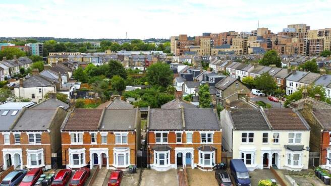 5 bed property, in Alexandra Road, £900,000