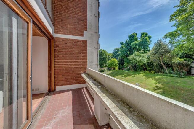 1 bed property, in Southwood Park, £550,000