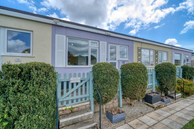 2 bed property, in Fishcombe Road, £130,000