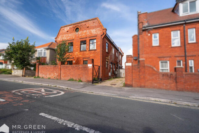 3 bed property, in Irving Road, £300,000