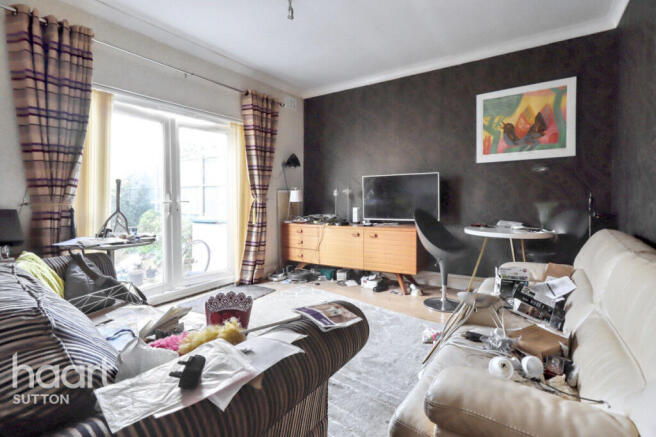 1 bed property, in St James Road, £190,000
