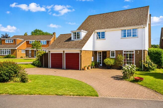 4 bed property, in Holywell Road, £800,000
