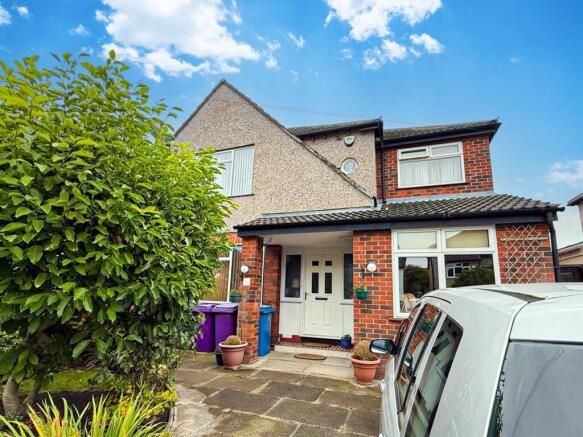 4 bed property, in Elder Gardens, £440,500