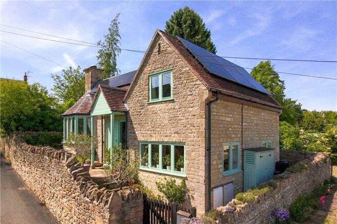 2 bed property, in Bell Bank, £450,000
