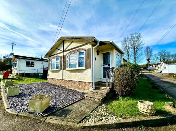 2 bed property, in Layborne Avenue, £170,000