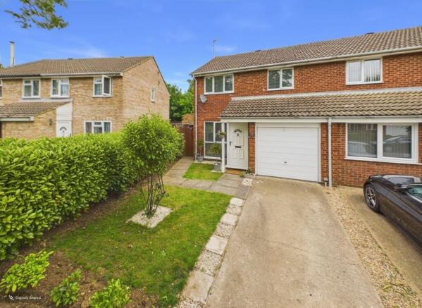 3 bed property, in Lords Wood, £485,000