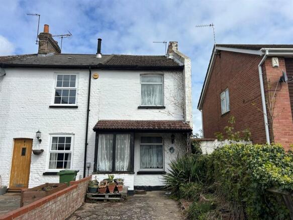 2 bed property, in Park Road, £182,000