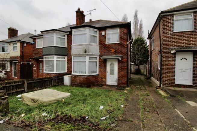 3 bed property, in Oakdale Road, £195,000