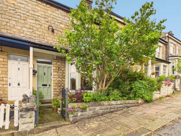 3 bed property, in Hastings Road, £235,000