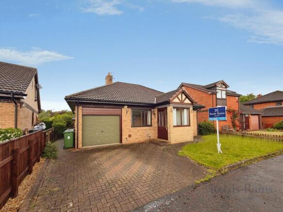 3 bed property, in Forge Close, £270,000