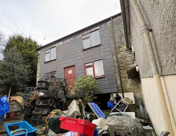 7 bed property, in 7 The Cliff, £100,000