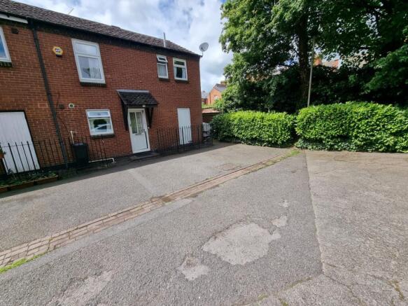 2 bed property, in Elmdale Street, £265,000