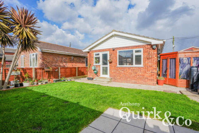1 bed property, in Beach Road, £250,000