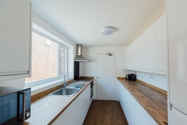 6 bed property, in Hewson Road, £450,000