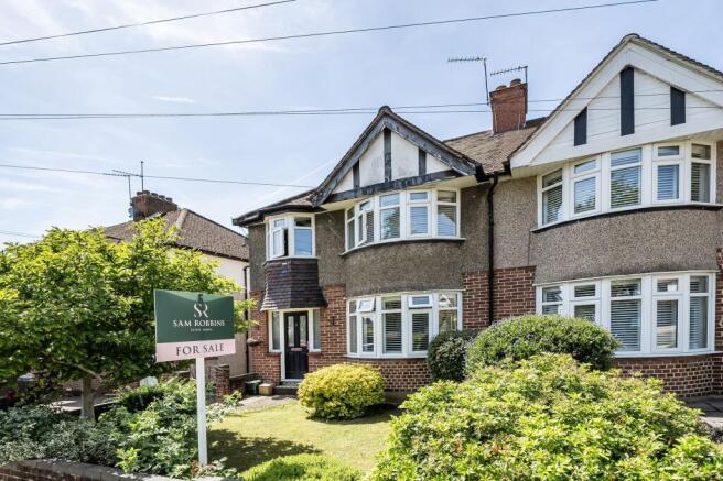 3 bed property, in Newnham Avenue, £600,000