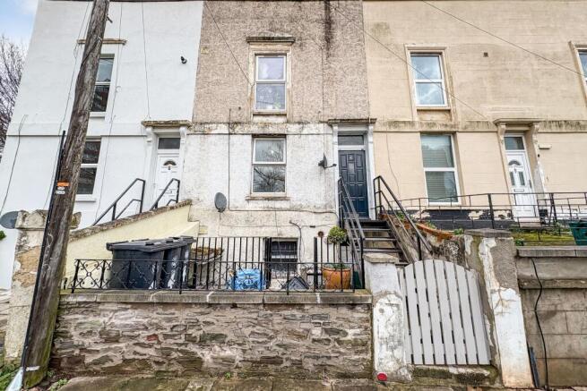 1 bed property, in Claremont Street, £90,000