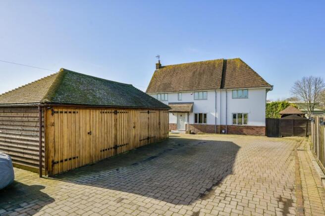 5 bed property, in Kingsland Lane, £899,500