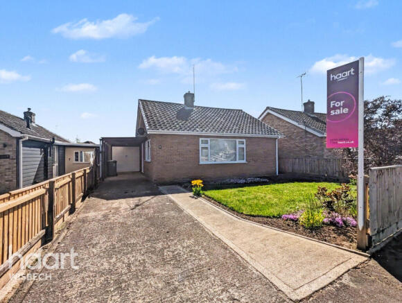 3 bed property, in Arles Avenue, £240,000