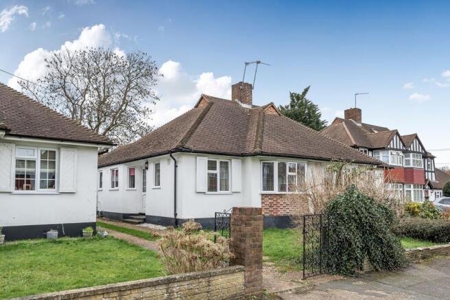 3 bed property, in Eastdean Avenue, £575,000