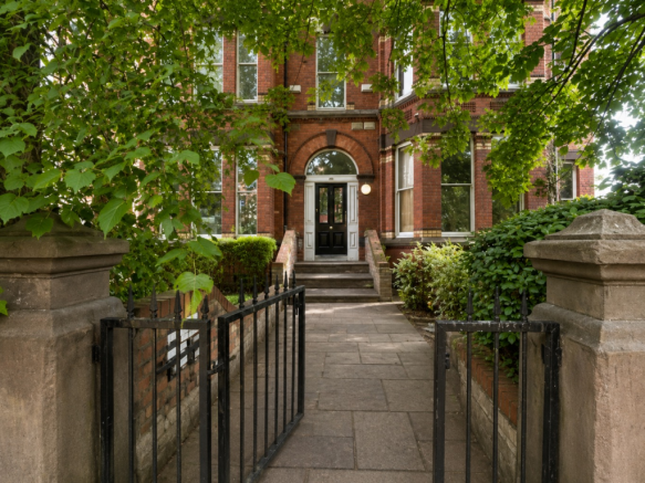 1 bed property, in 35, £180,000