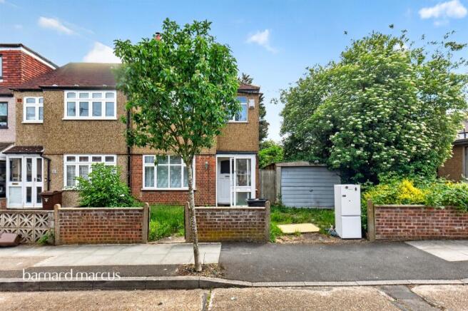 3 bed property, in Beverley Road, £425,000