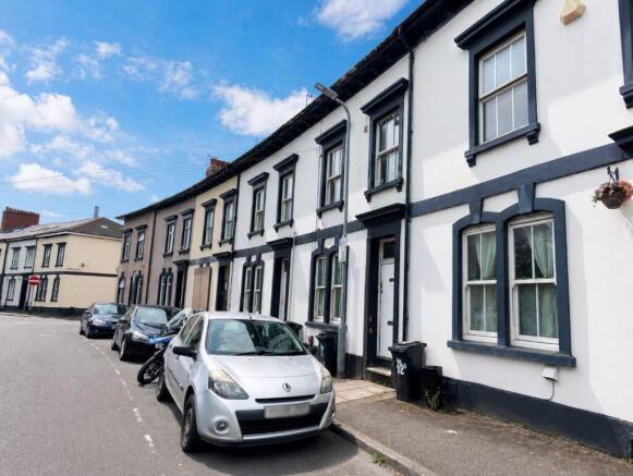 4 bed property, in Clytha Crescent, £240,000
