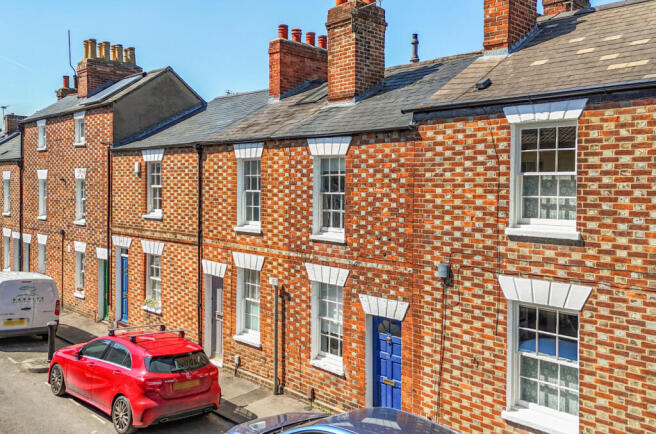 2 bed property, in Observatory Street, £700,000
