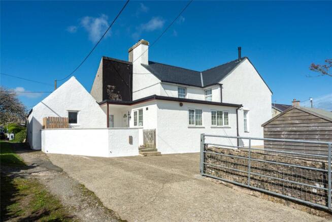 3 bed property, in Tyn-y-Gongl, £295,000