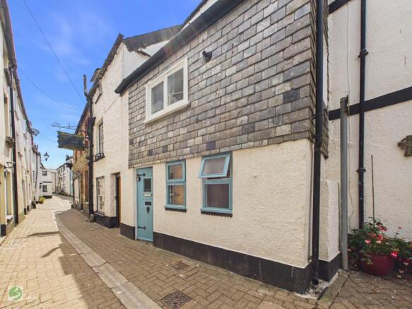 2 bed property, in Lower Chapel Street, £219,000
