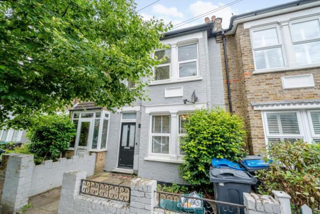 3 bed property, in Vernon Avenue, £975,000