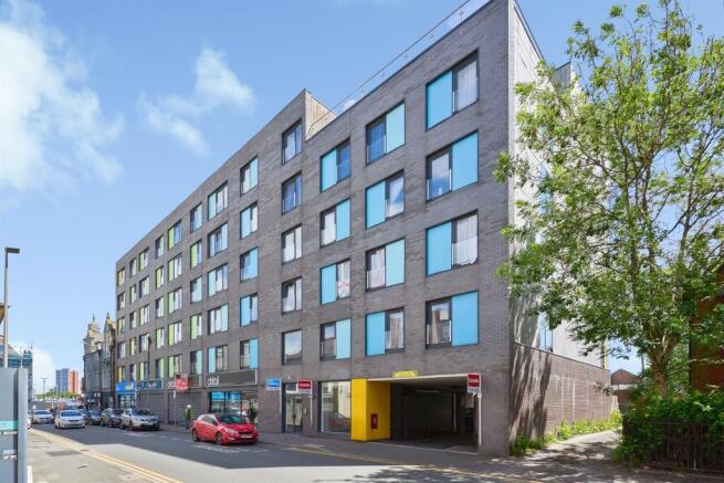 1 bed property, in Victoria Street, £60,000