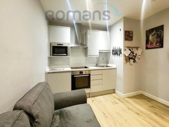 1 bed property, in Victoria Road, £120,000