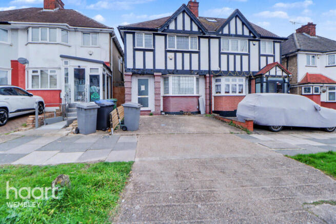 3 bed property, in Wembley Triangle, £600,000