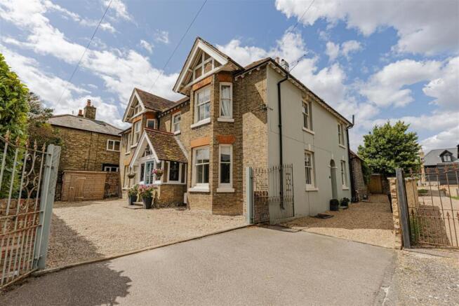 6 bed property, in High Street, £850,000