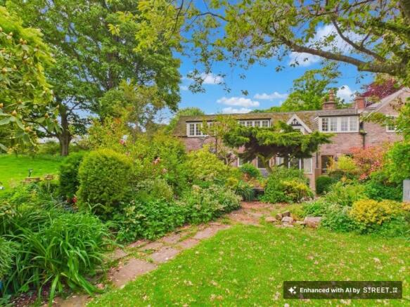 4 bed property, in Ellenborough, £350,000