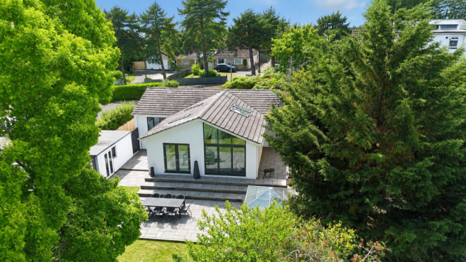 4 bed property, in Sandy Lane, £775,000