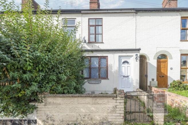 3 bed property, in Connaught Road, £215,000